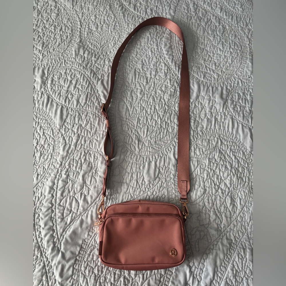 Lululemon Everywhere Crossbody Bag 2L